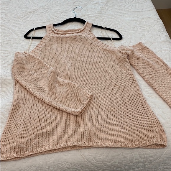 Cold shoulder sweater - Picture 4 of 5